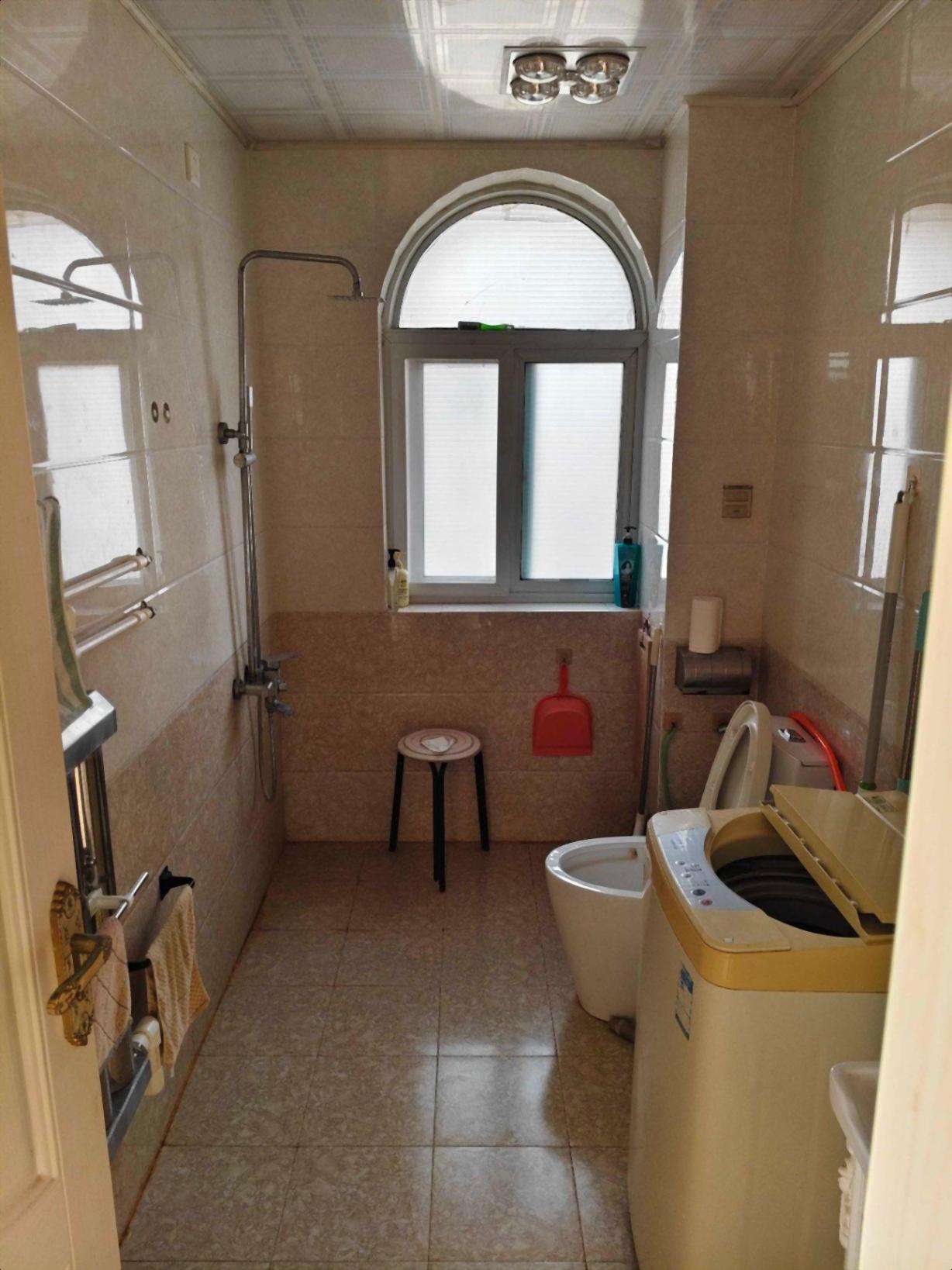 海崖小区框架4楼 78平 边户 精装 仅售24.8万 海崖小区框架4楼 78平 边户 精装 仅售24.8万