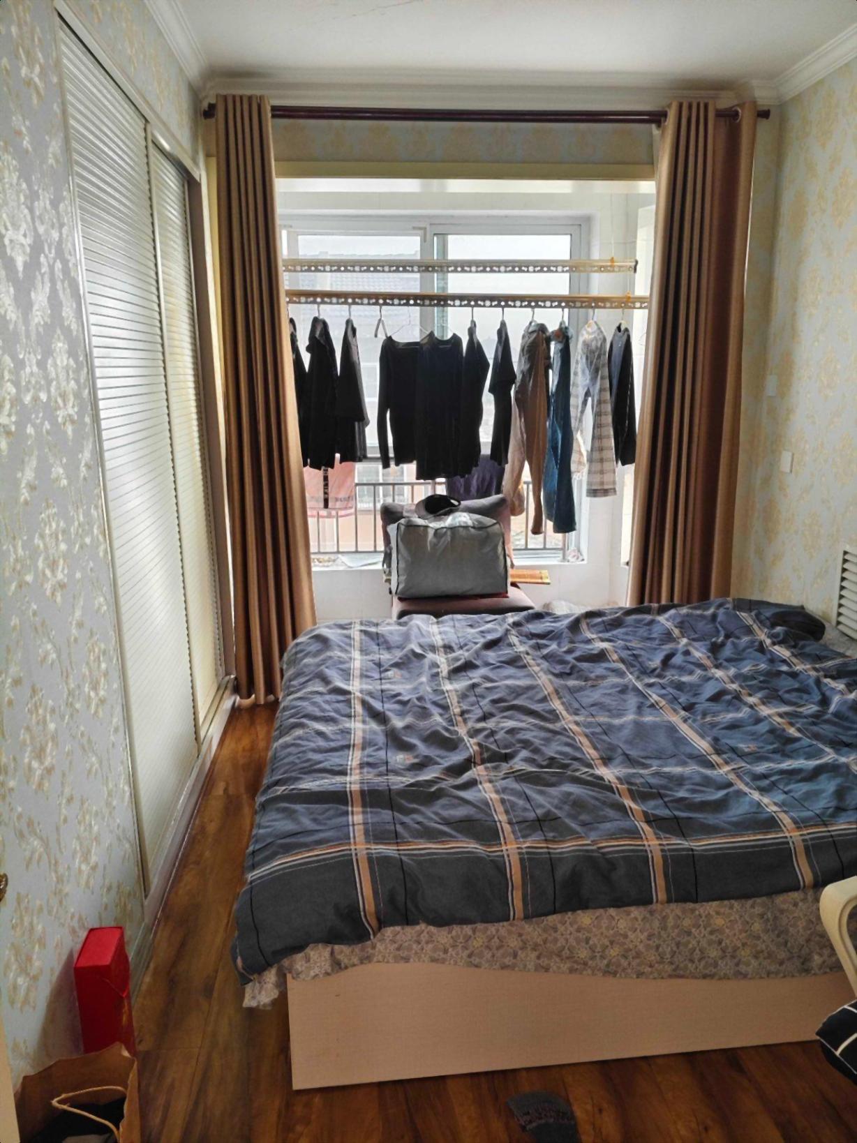 海崖小区框架4楼 78平 边户 精装 仅售24.8万 海崖小区框架4楼 78平 边户 精装 仅售24.8万