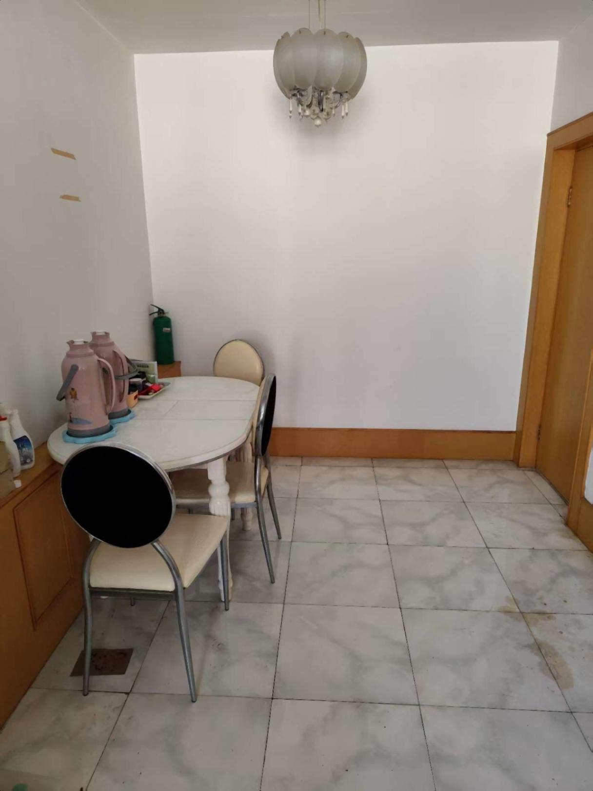 青阳东区98平平地4楼相当于3楼,捡漏19.8万 s 青阳东区98平平地4楼相当于3楼,捡漏19.8万 s