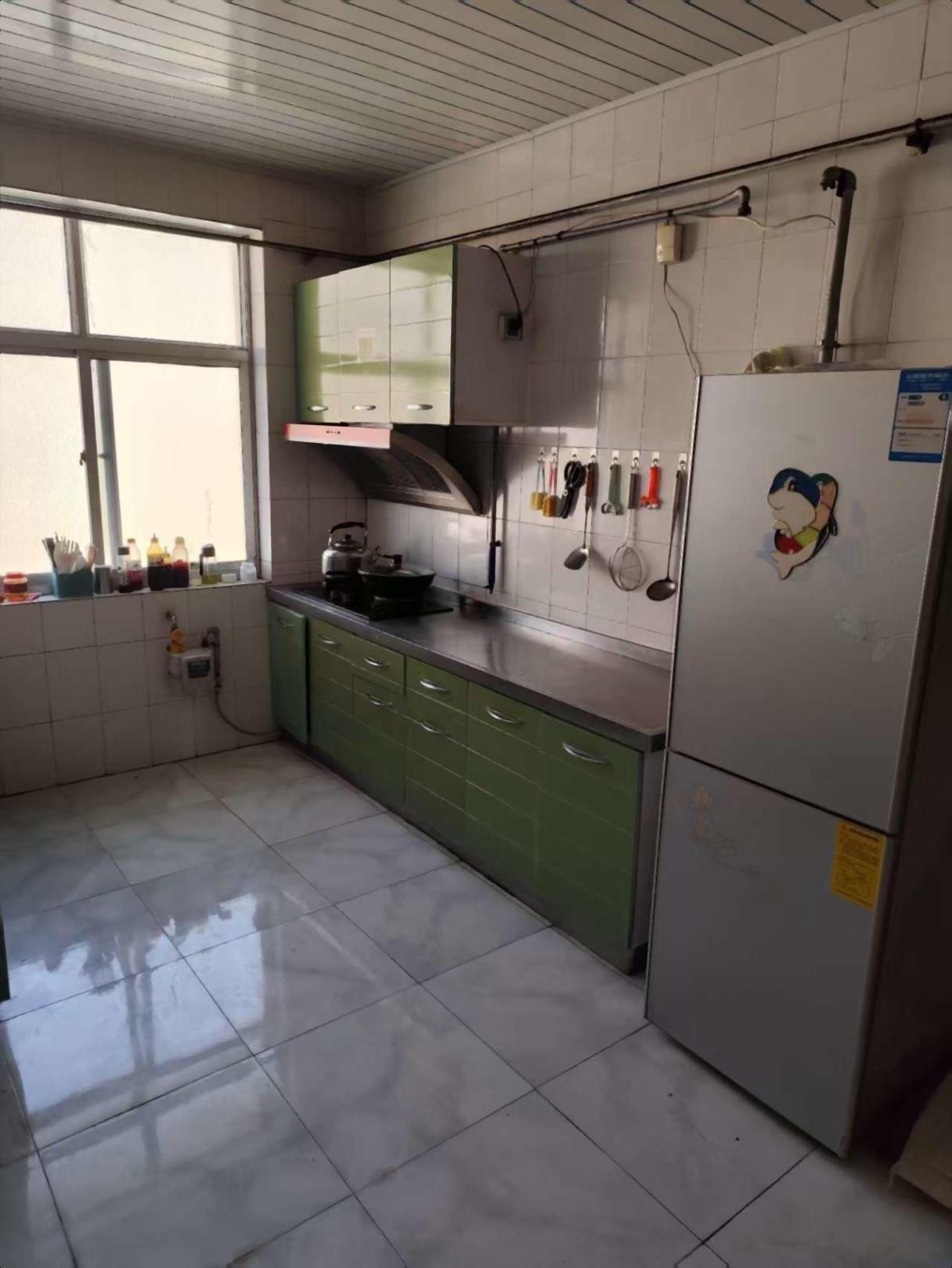 青阳东区98平平地4楼相当于3楼,捡漏19.8万 s 青阳东区98平平地4楼相当于3楼,捡漏19.8万 s