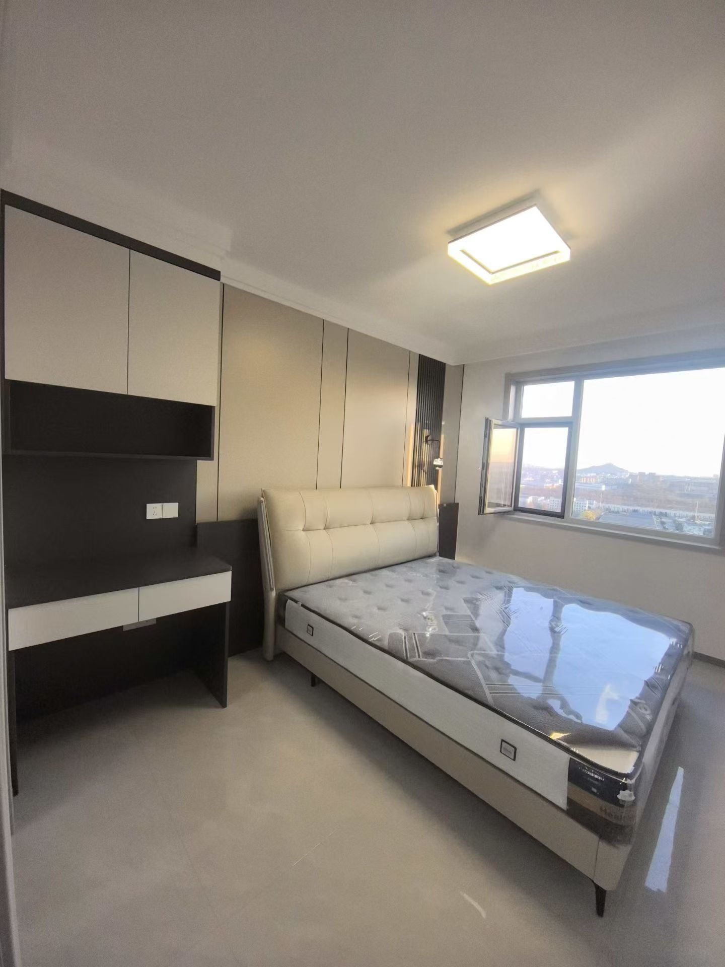 高阳小区,电梯17楼,131平精装修未住 高阳小区,电梯17楼,131平精装修未住