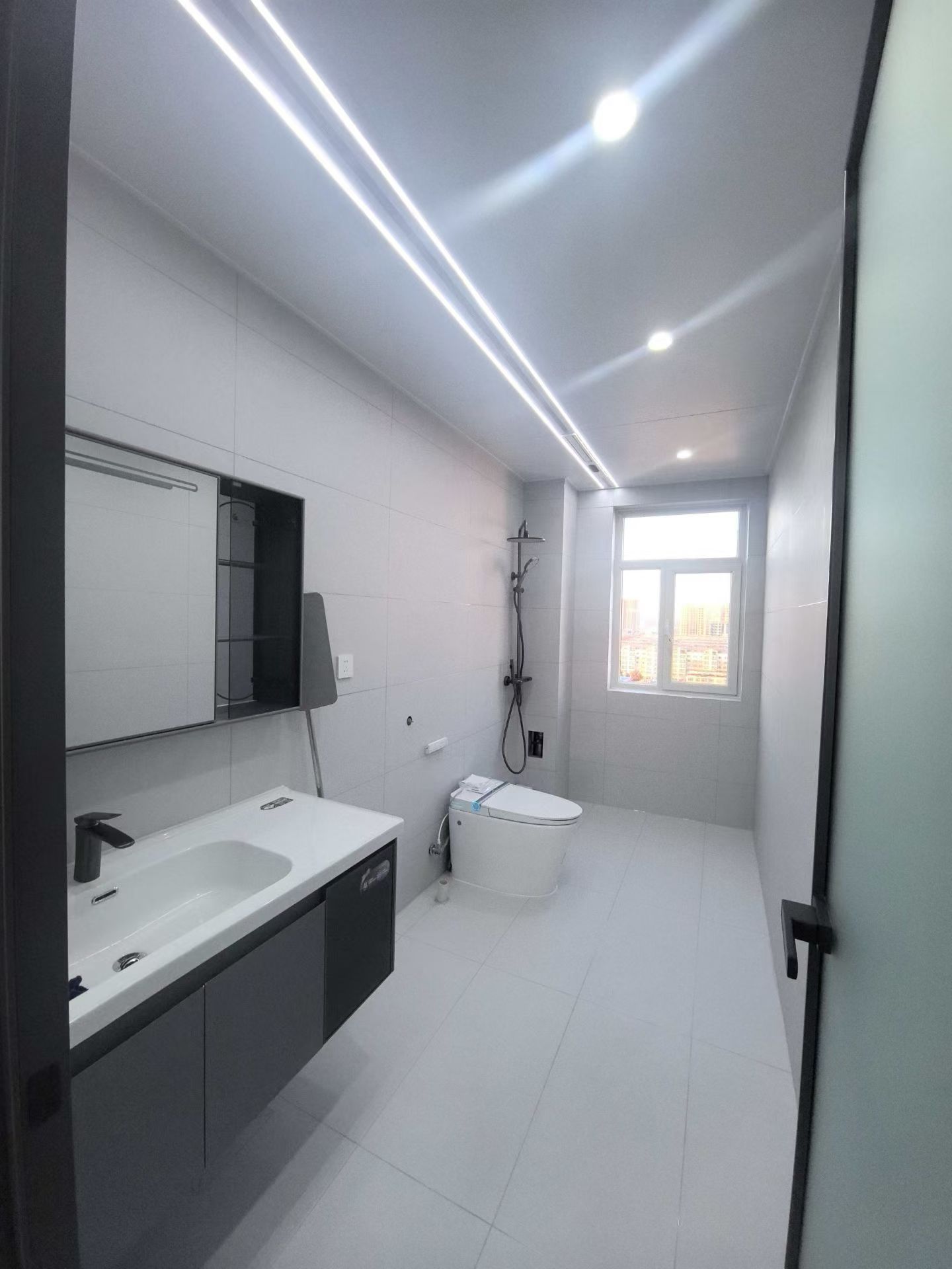 高阳小区,电梯17楼,131平精装修未住 高阳小区,电梯17楼,131平精装修未住