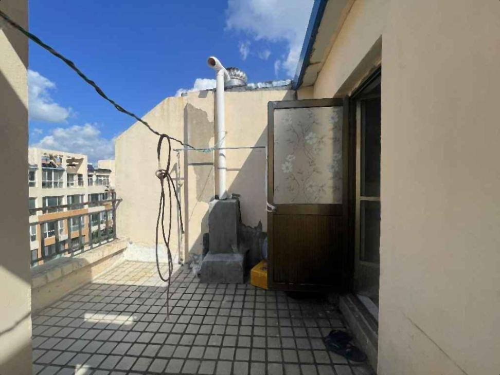 23.8万 振华东~幸福苑 送南北两个大露台 精装 有地下室 23.8万 振华东~幸福苑 送南北两个大露台 精装 有地下室