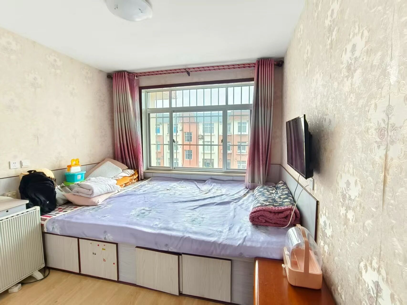 黎明中区好位置5楼 精装修地暖 两室一厅带家具家电 送地下室 黎明中区好位置5楼 精装修地暖 两室一厅带家具家电 送地下室