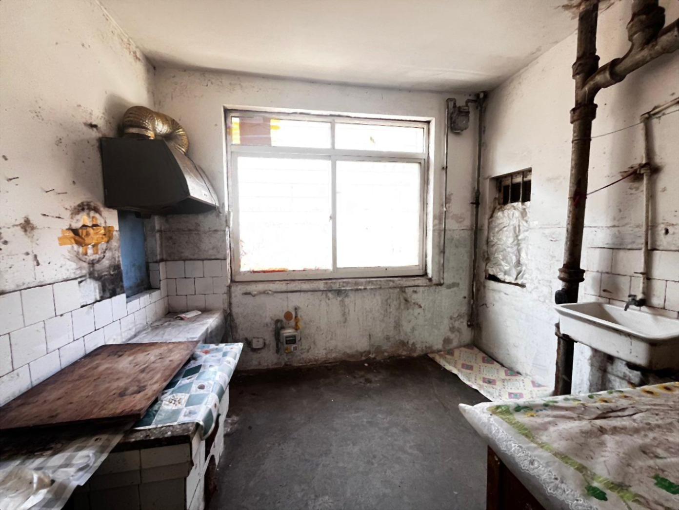 1楼带院子, 国泰小区 边户 3室 29.8万 1楼带院子, 国泰小区 边户 3室 29.8万