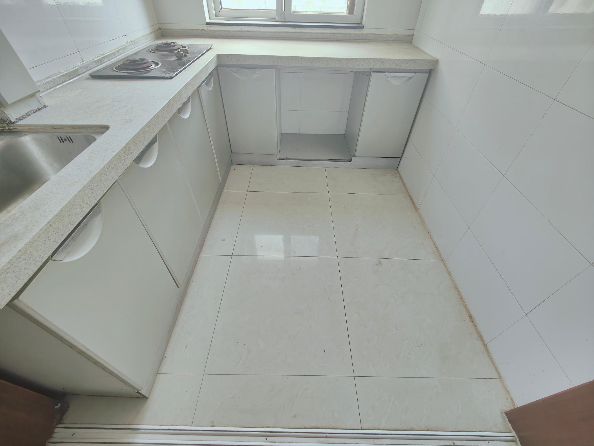 送地下室!送车库!捡大漏35.8万!得润居4楼 82平 3室 送地下室!送车库!捡大漏35.8万!得润居4楼 82平 3室