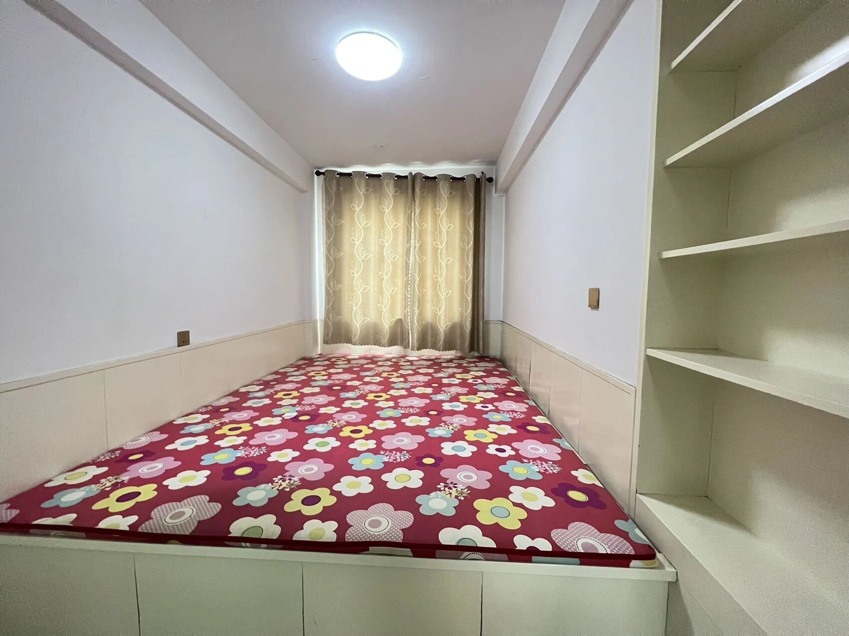 丹霞小区框架1楼 100平 带中阳空调 3卧室 精装s 丹霞小区框架1楼 100平 带中阳空调 3卧室 精装s