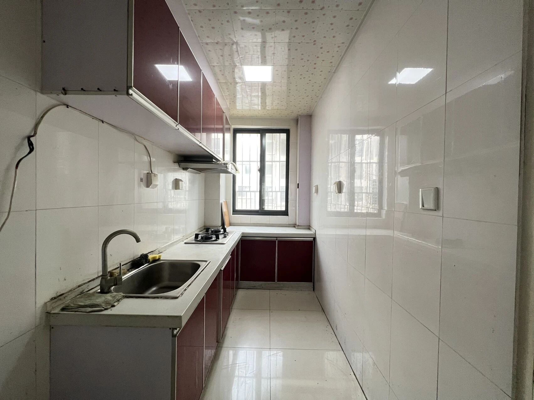 丹霞小区框架1楼 100平 带中阳空调 3卧室 精装s 丹霞小区框架1楼 100平 带中阳空调 3卧室 精装s