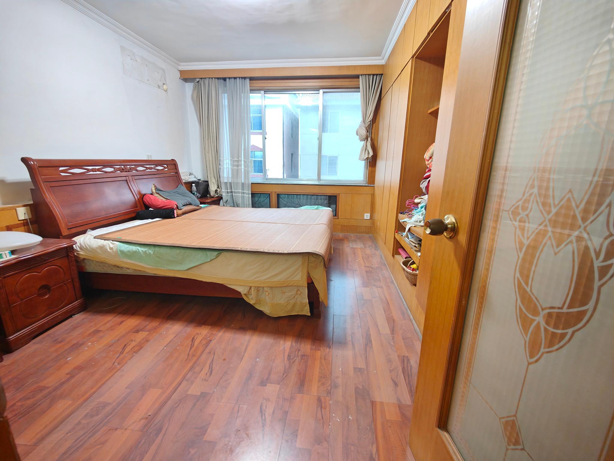 别墅212平 捡漏45.8万 黎明4层 实300平 2车库 别墅212平 捡漏45.8万 黎明4层 实300平 2车库