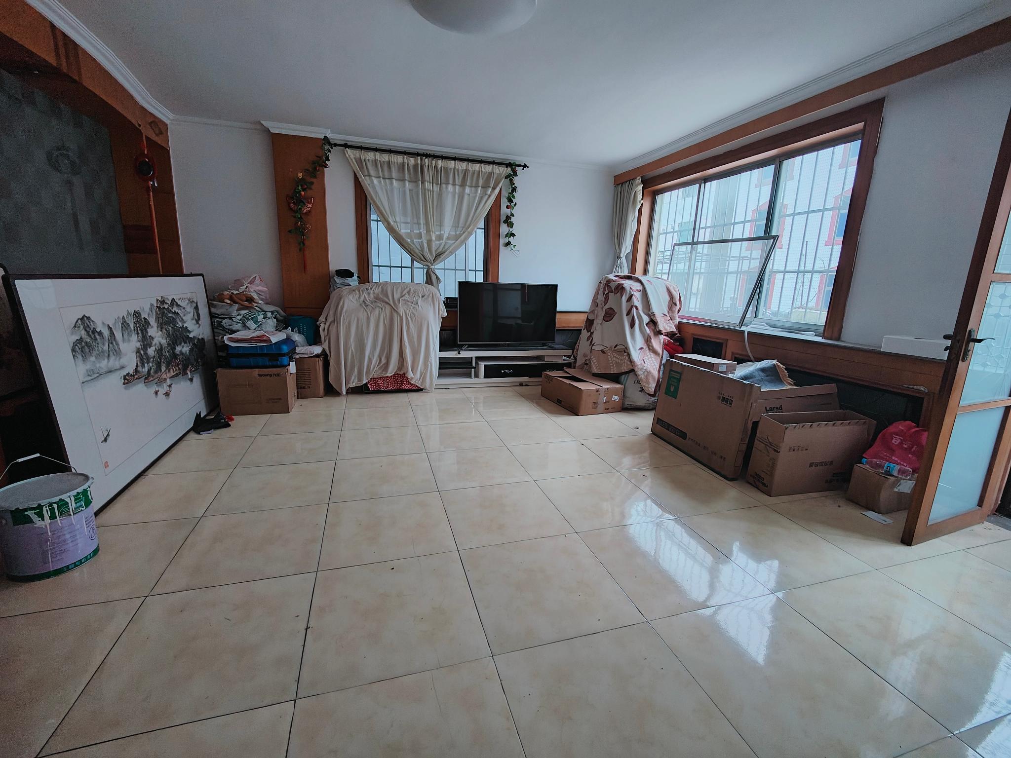 别墅212平 捡漏45.8万 黎明4层 实300平 2车库 别墅212平 捡漏45.8万 黎明4层 实300平 2车库