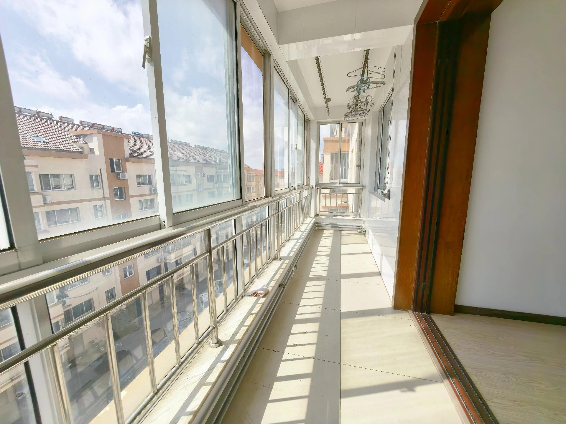 便宜! 刘家小区~大润发东 126平 3室2卫 精装 有车库 便宜! 刘家小区~大润发东 126平 3室2卫 精装 有车库