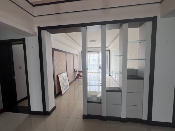 成山奥苑带露台五楼加阁楼,176平加阁楼,精装,带地下室 成山奥苑带露台五楼加阁楼,176平加阁楼,精装,带地下室