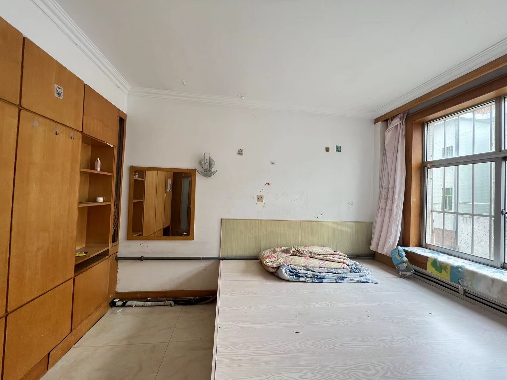 大降!!实验旁 黎明西区1楼 84平 3卧室 仅售31.8万 大降!!实验旁 黎明西区1楼 84平 3卧室 仅售31.8万