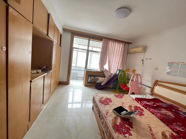 大降!!实验旁 黎明西区1楼 84平 3卧室 仅售31.8万 大降!!实验旁 黎明西区1楼 84平 3卧室 仅售31.8万