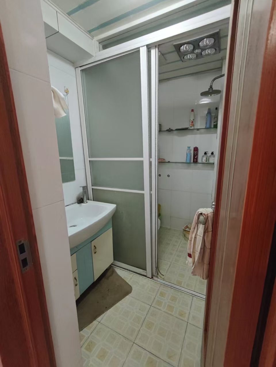 出租海崖,四楼,80平,三居室,带地下室,月租800 出租海崖,四楼,80平,三居室,带地下室,月租800