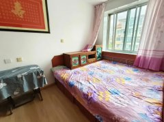 海崖小区4楼三室一厅 干净整洁南排采光好 家具家电齐全