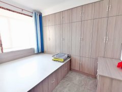 华悦新城南区电梯12楼精装修两室两厅已供暖配套齐全拎包入住