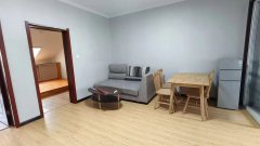 华悦新城北区4楼上的阁楼两室一厅家具家电齐全带大露台拎包入住