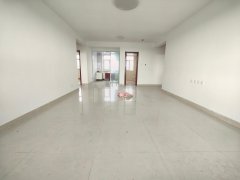 有大露台 !高阳小区电梯 130平 55.8wan 南厅 证 有大露台 !高阳小区电梯 130平 55.8wan 南厅 证