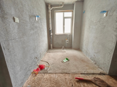 CF润德名园一楼带小院89平毛坯两室仅售50.8万