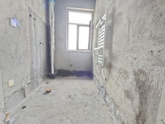 CF高阳小区电梯8楼81平带地下室两室毛坯房36.8万