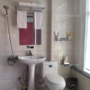 市区临街三层大楼 带院内停车场 市区临街三层大楼 带院内停车场