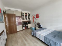 CF刘家小区多层二楼125.28平带车库三室精装修65.8万