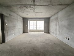 CF万隆国际小区可办证11层179平三室毛坯房仅售57.8万