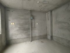 CF万隆国际小区可办证11层179平三室毛坯房仅售57.8万