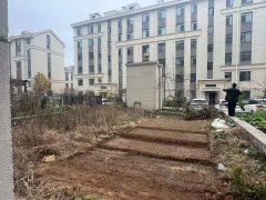 90万厘捡漏书香世家1楼带大院子118平三室毛坯