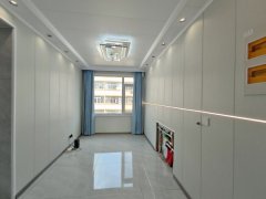 CF 高阳小区实验二小刚西面四楼（顶）62平精装修三室27.