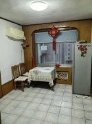 东南山小区四楼80平方三室一厅可拎包入住