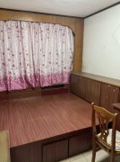 东南山小区四楼80平方三室一厅可拎包入住