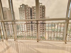 万隆国际电梯房11楼 121平两室一厅 精装修送地下室可贷款