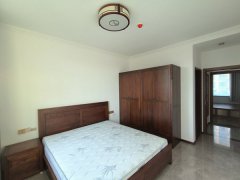 成山御苑电梯三楼126平三室两卫精装有个车位诚心出售