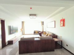 成山御苑电梯三楼126平三室两卫精装有个车位诚心出售