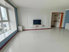 出租 时代广场框架1楼105平超大客厅 2卧室 精装 s