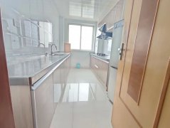 出租 时代广场框架1楼105平超大客厅 2卧室 精装 s