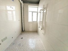 CF高阳小区顶帐房电梯11层80.9平两室毛坯房33.8万