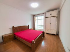 海山逸品一楼131平三室两卫简装带23平车库70万诚心出售