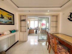 成山御苑二楼135平三室两卫品牌精装有车库诚心出售