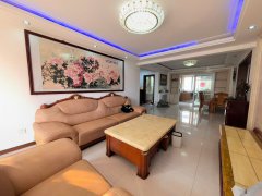 成山御苑二楼135平三室两卫品牌精装有车库诚心出售