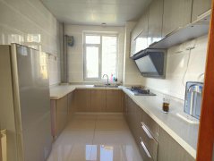 清华园小区电梯2楼143平三室向阳精装没怎么住