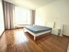 清华园小区电梯2楼143平三室向阳精装没怎么住