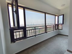 中骏世界城 精装修 采光很好 3室2厅2卫 证全 支持贷款