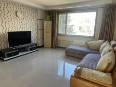 出租成山奥苑，二楼，116平，精装，带车库，1500