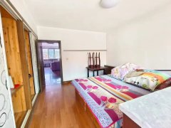 振华北 青山南区5楼带阁楼四室两卫 家具家电齐全拎包入住