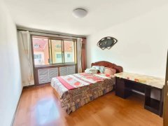 振华北 青山南区5楼带阁楼四室两卫 家具家电齐全拎包入住