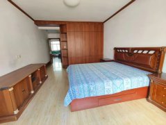 步行街附近双桥小区3楼141平三室两卫送地下室可拎包入住