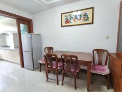 步行街附近双桥小区3楼141平三室两卫送地下室可拎包入住